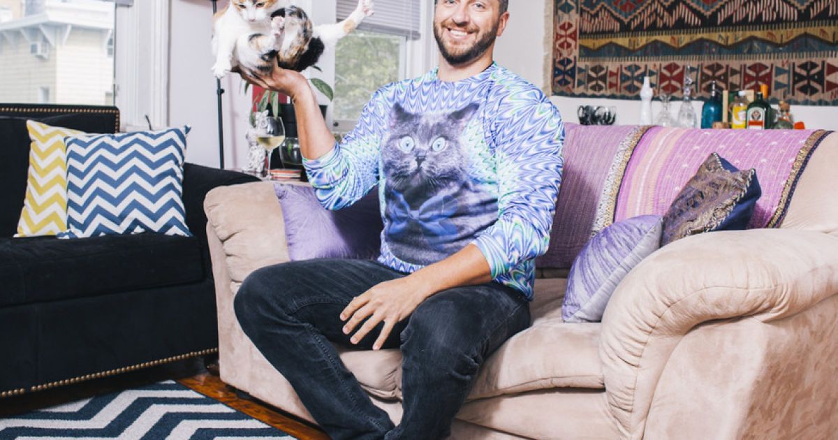 Дэвид Уильямс снял мужчин с их котами. / © Tumblr/Men with Cats