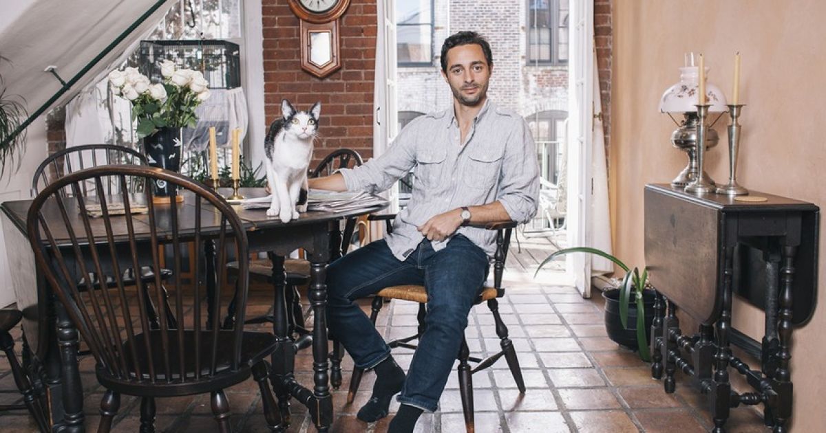 Дэвид Уильямс снял мужчин с их котами. / © Tumblr/Men with Cats