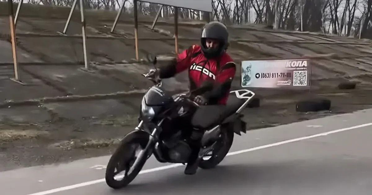 Руслану Сербову не разрешили сдавать экзамен по вождению мотоциклом, потому что он на протезе