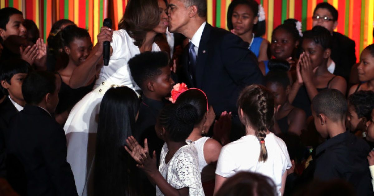 Барак и Мишель Обама 23 года вместе. / © The Yolanda Adams Morning Show