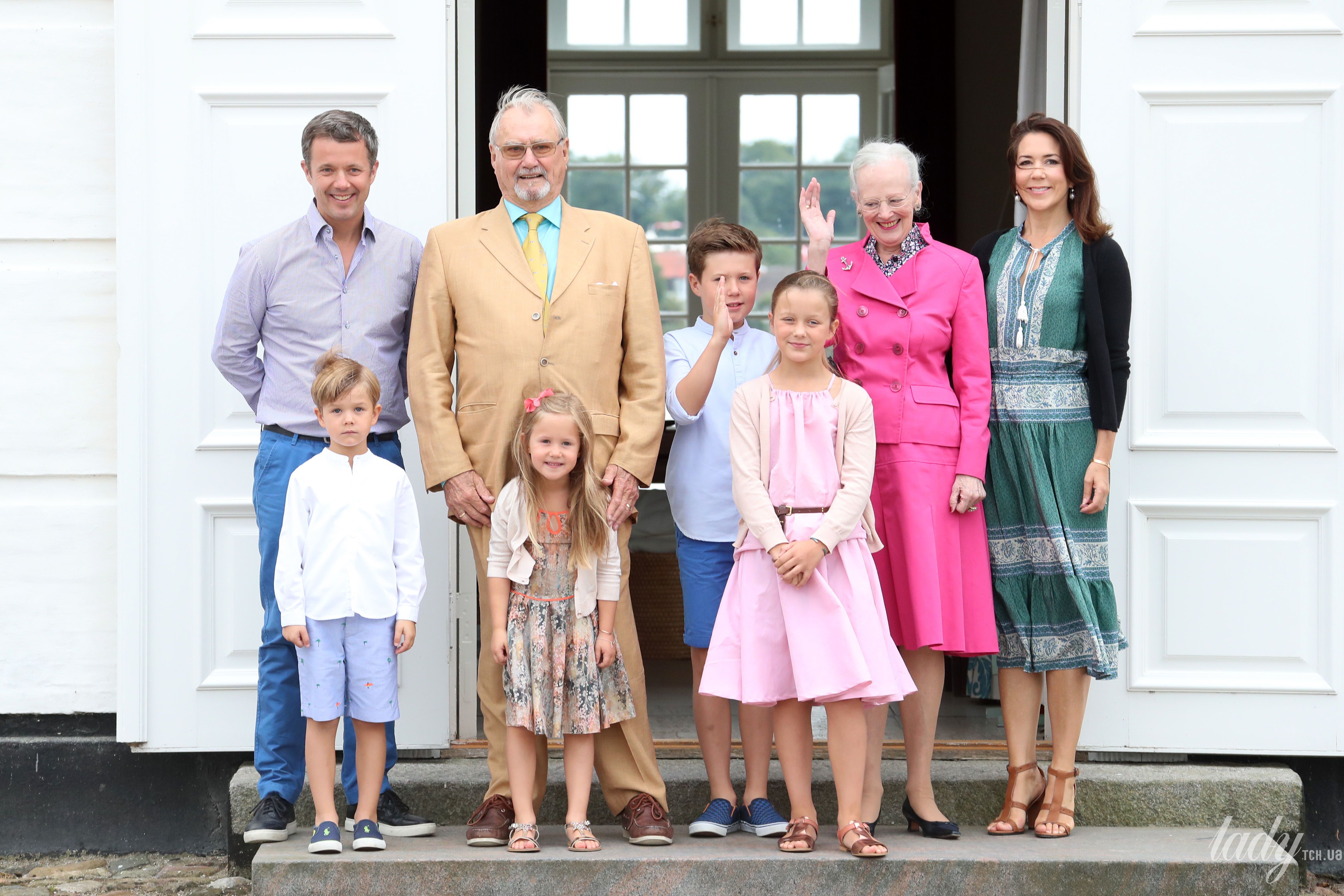Натуристы Russianbare Royal Family