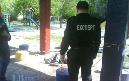 В Киеве на детской площадке обнаружили человеческий труп