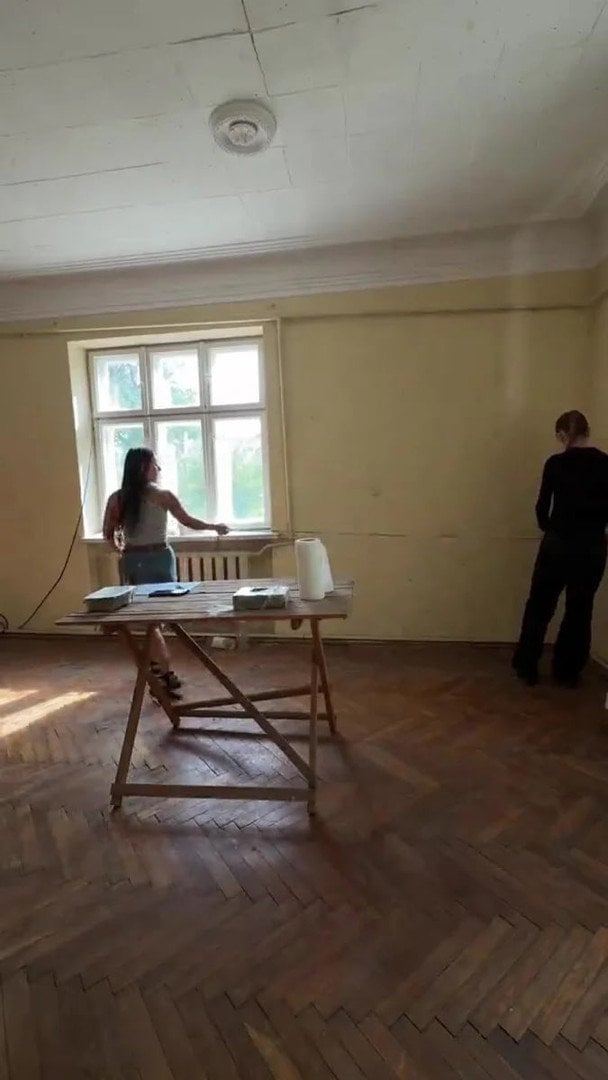Українці купили стару хату в Чернівцях / © скриншот