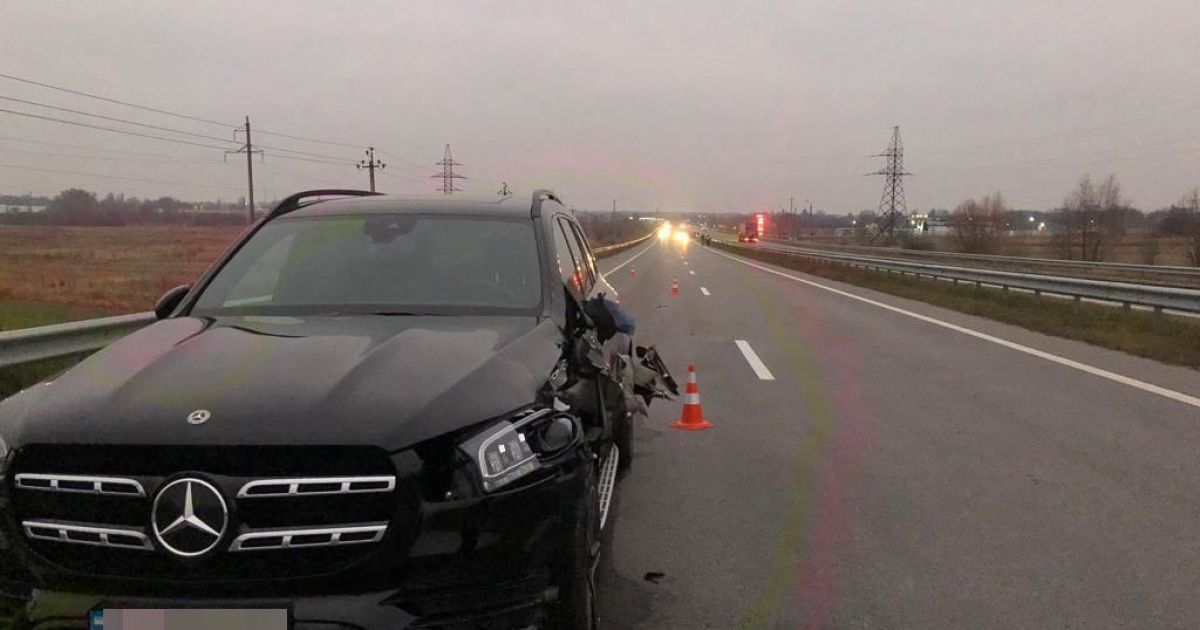 В Житомирской области 55-летний водитель Mercedes сбил насмерть велосипедиста: фото