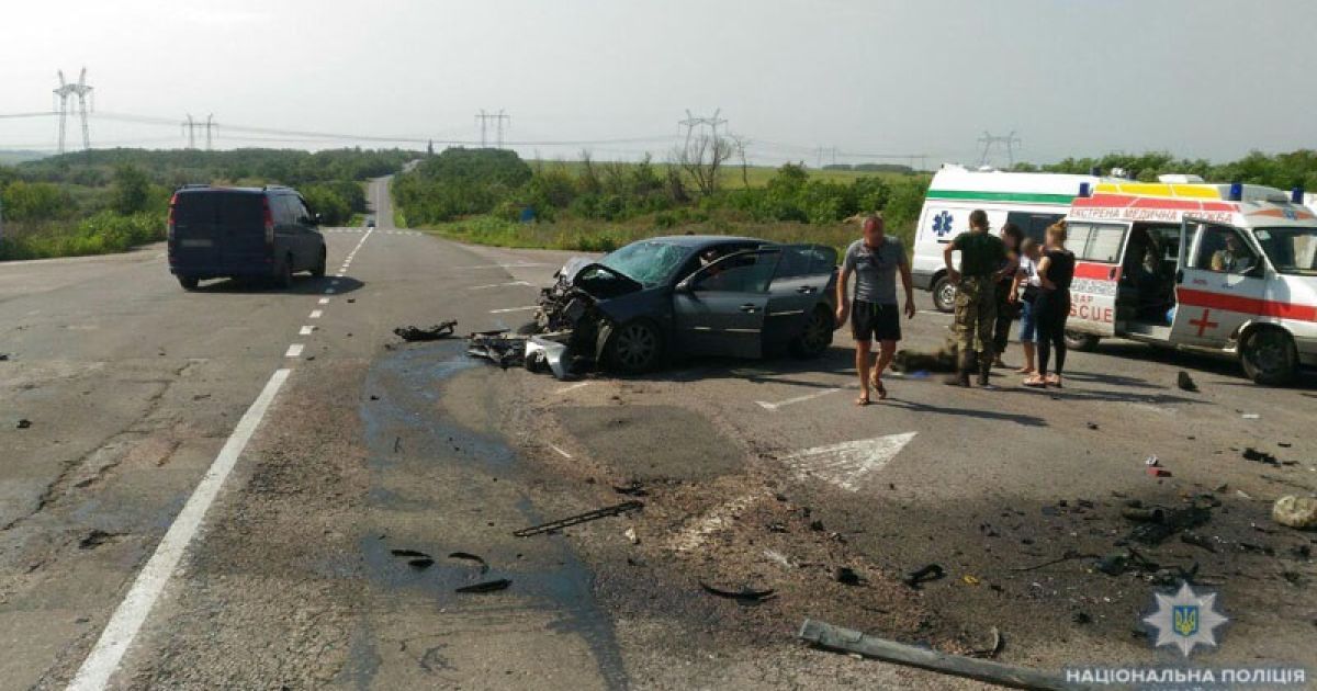 На Донетчине в кровавом ДТП погибло трое человек, еще семеро травмированы