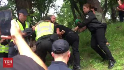 Під час хресного ходу затримали членів "Братства"