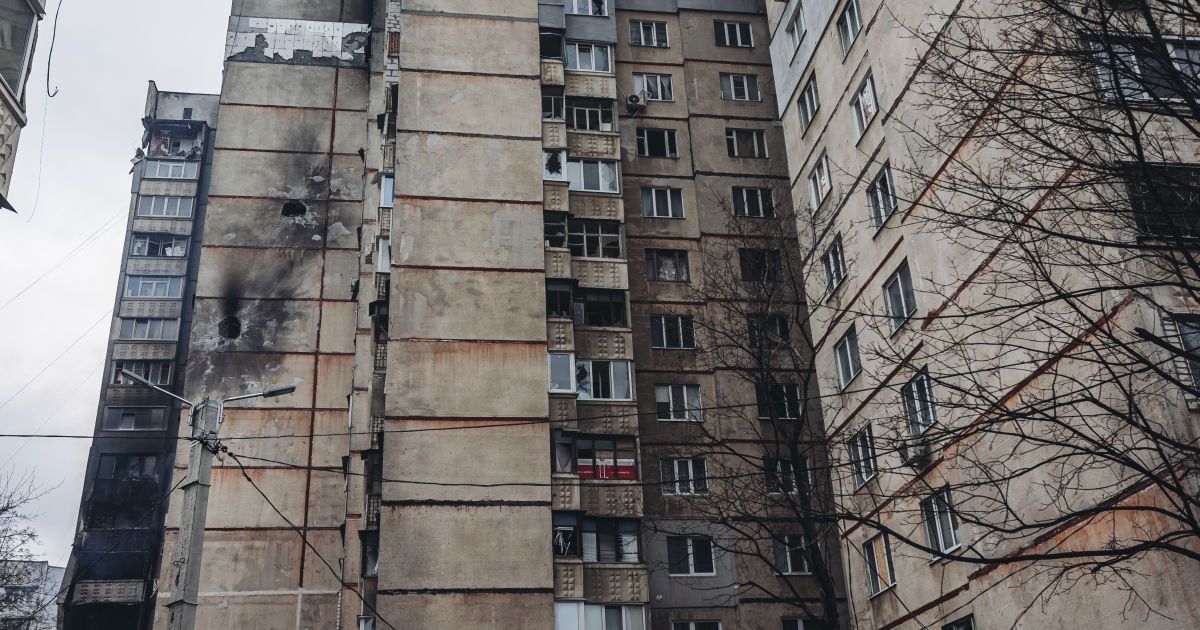 Російські війська обстріляли житлові квартали Харкова: є багато руйнувань