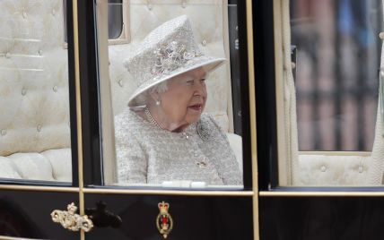 Как праздновали 93-летие монарха: королева Елизавета II в золотой карете приехала на парад