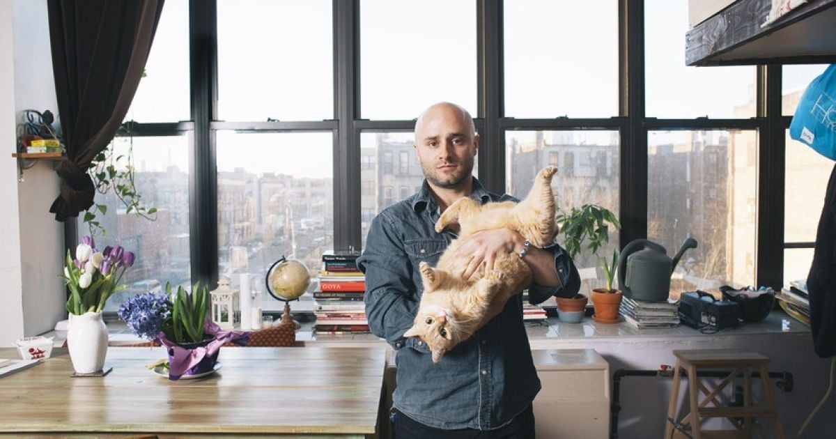 Дэвид Уильямс снял мужчин с их котами. / © Tumblr/Men with Cats