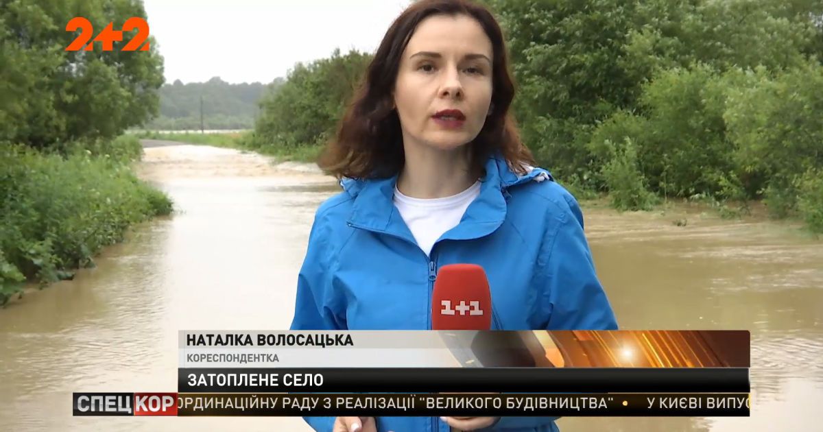 На Львовщине река, вышедшая из берегов, затопила полсела