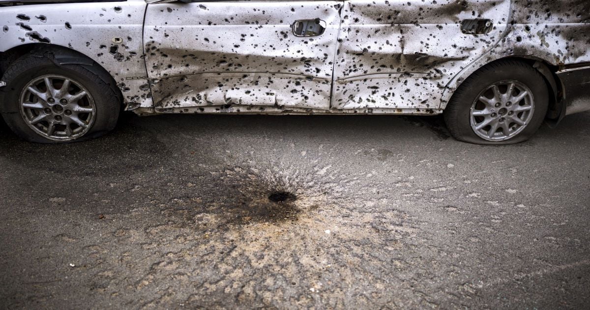 На Харківщині виявили обстріляну колону з автомобілями: є загиблі мирні мешканці