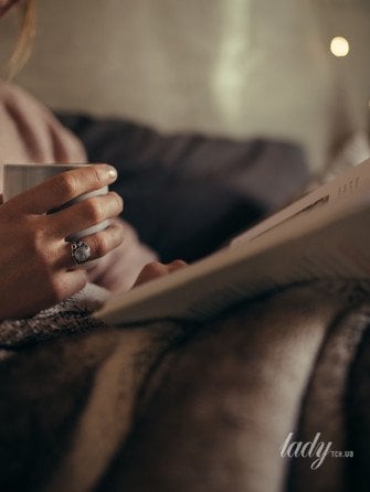 Покоління зумерів знову читає: який формат книжок обирає молодь