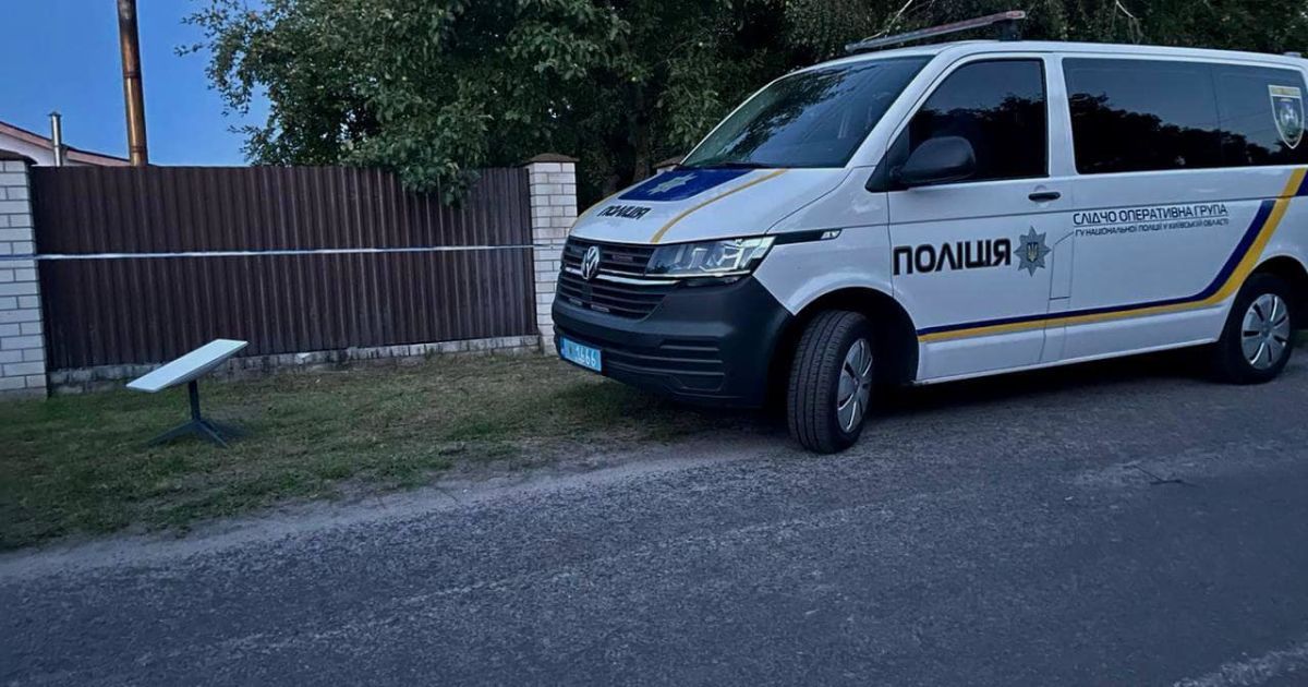 Сотрудники полиции при осмотре тела обнаружили два огнестрельных ранения