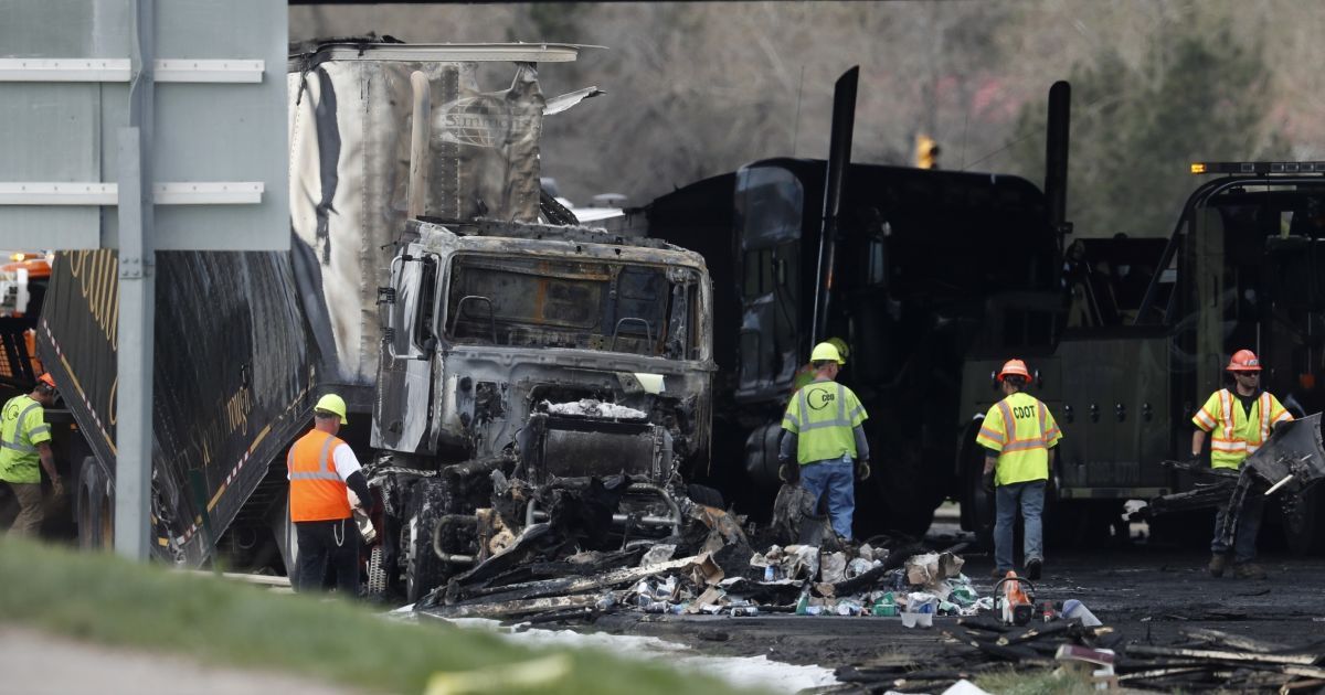 В масштабном огненном ДТП в США столкнулись 28 машин: четыре человека погибли