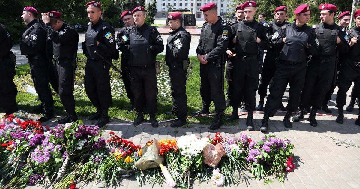 Полиция задержала в Одессе 12 человек, у двоих из них были газовые баллончики
