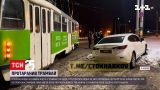 Новости Харькова: легковушка влетела в трамвай на перекрестке