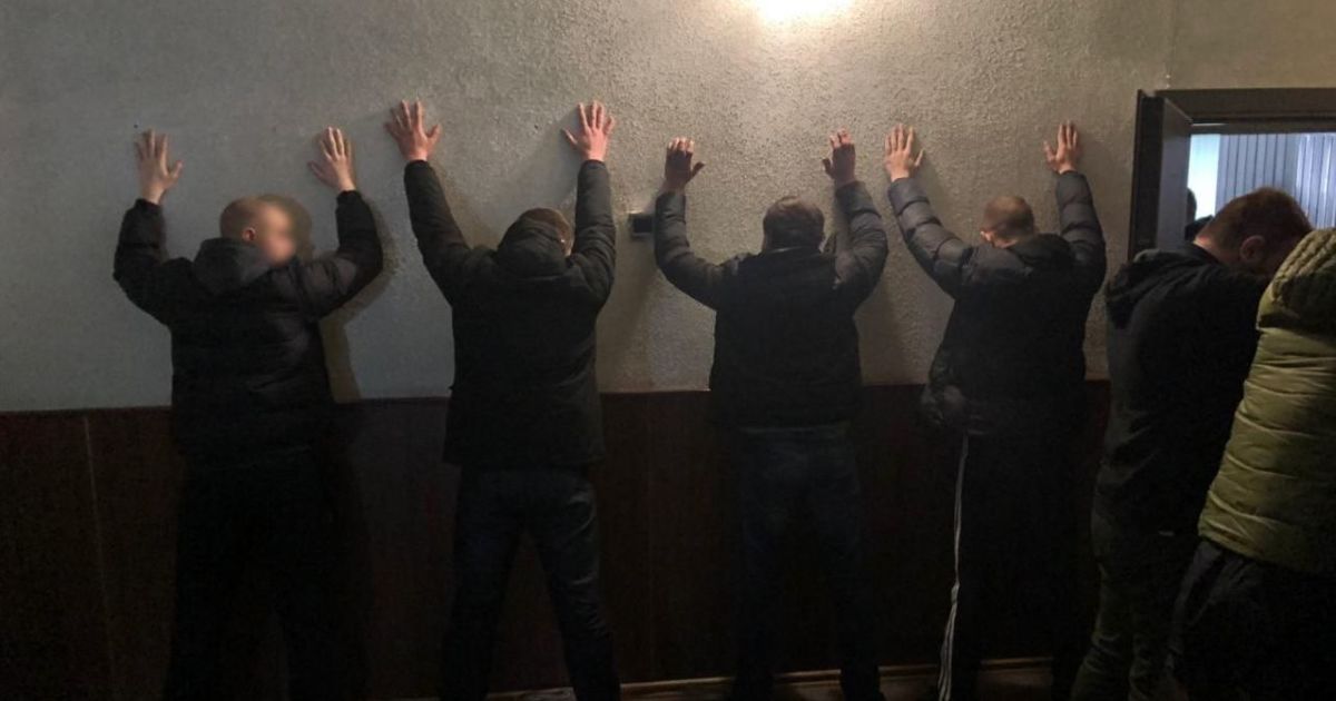 У Кривому Розі накрили масштабний канал збуту наркотиків: кілограми "товару", зброя і велика сума грошей