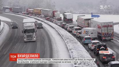 В Германии из-за метели обледенели трассы, образовались длинные пробки