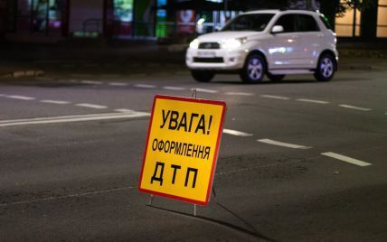 В Киеве внедорожник сбил женщину на пешеходном переходе