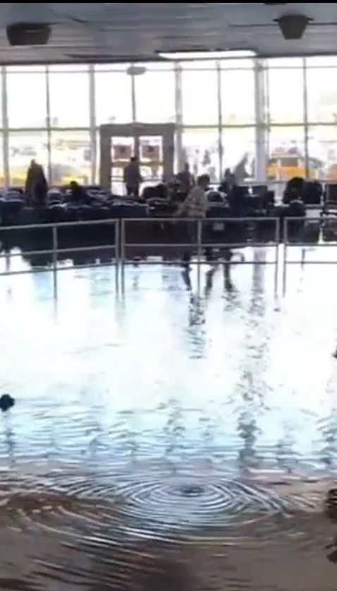 У Нью-Йорку через прорив водопроводу затопило термінал аеропорту