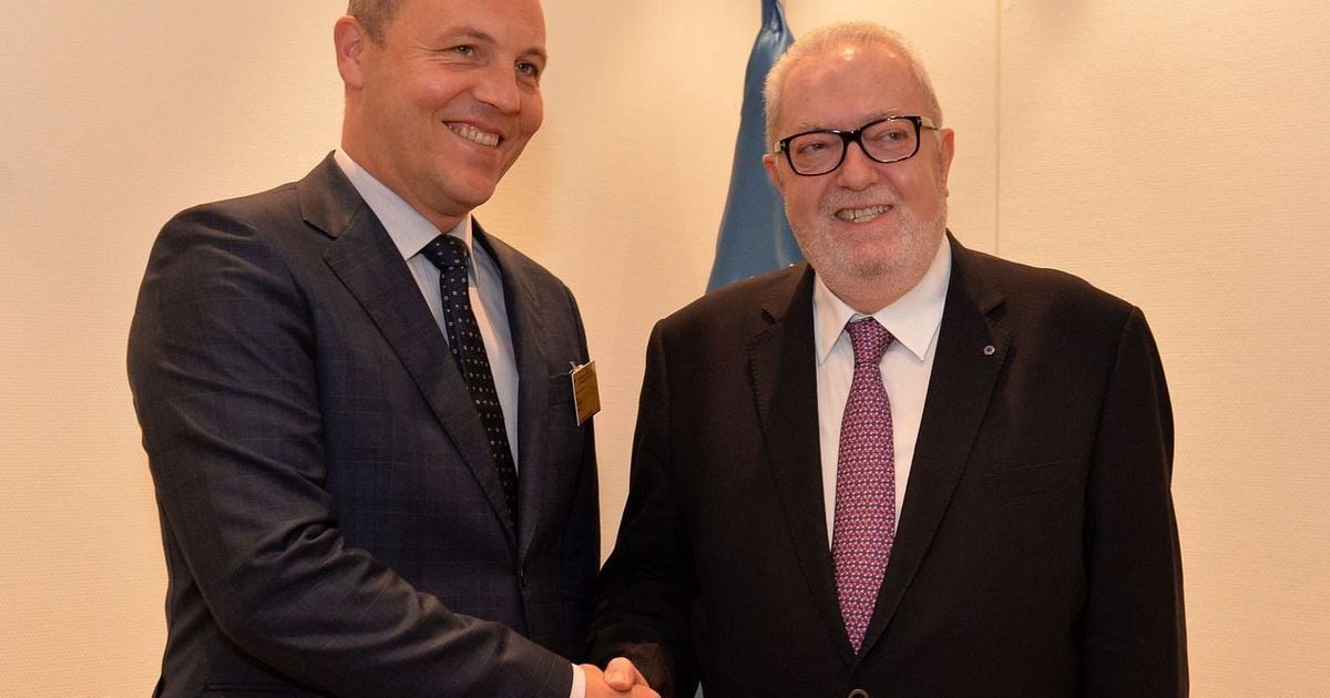 https://twitter.com/AndriyParubiy