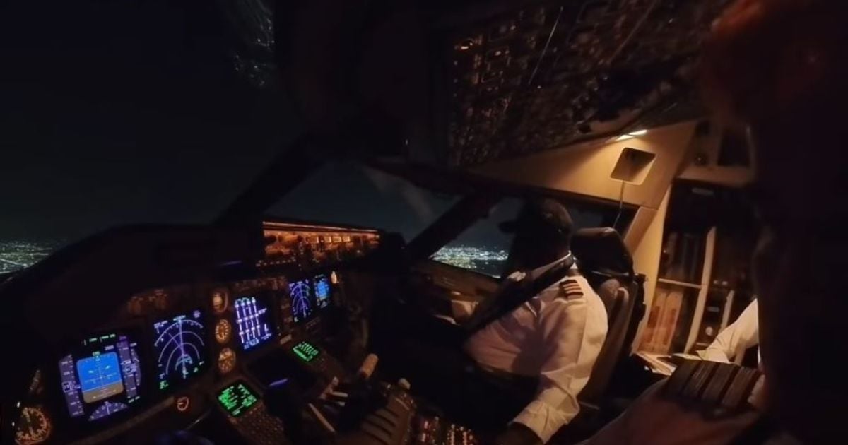 Пілоти Boeing 747 побачили НЛО в небі під час польоту