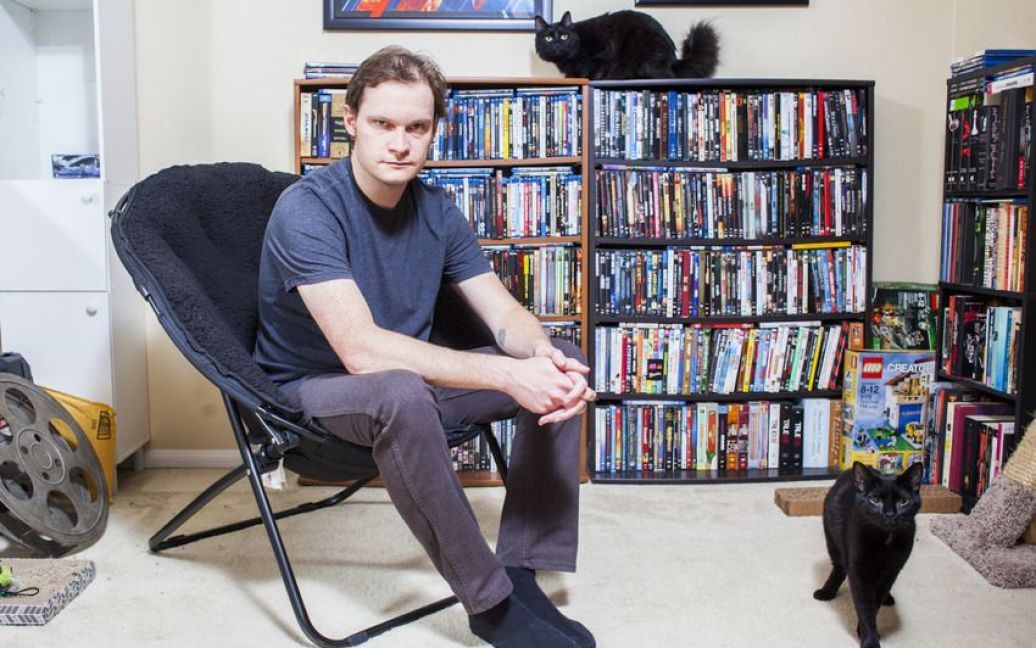 Дэвид Уильямс снял мужчин с их котами. / © Tumblr/Men with Cats