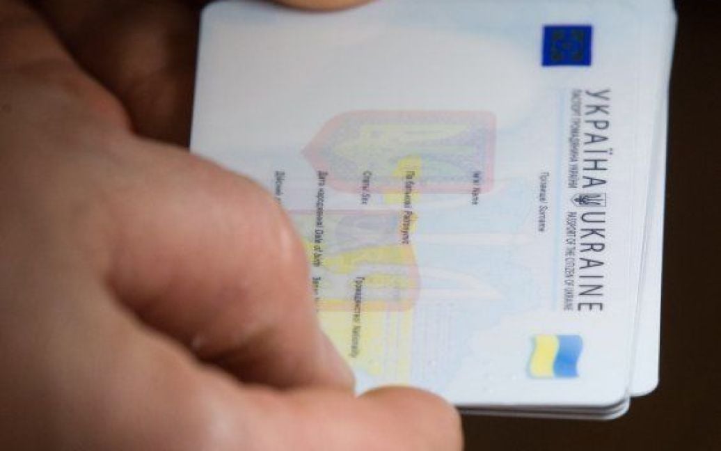 В Україні запустили виробництво пластикових паспортів / © УНІАН