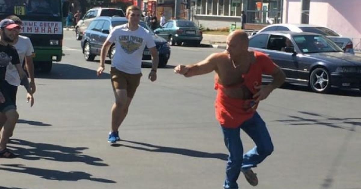 В Харькове набросились на мужчину с футболкой "СССР"