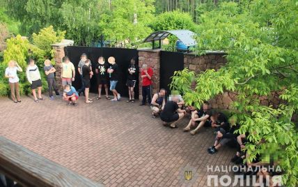 На Житомирщині викрили мережу "реабілітаційних центрів" із сотнею людей, яких шпигали заспокійливими