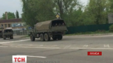У мережі з'явилося відео, як Луганськом рухається колона військової техніки