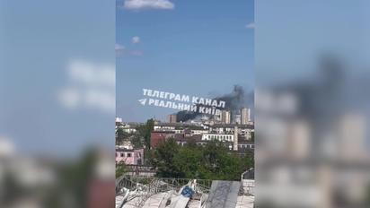 Черный столб дыма: в Киеве случился сильный пожар