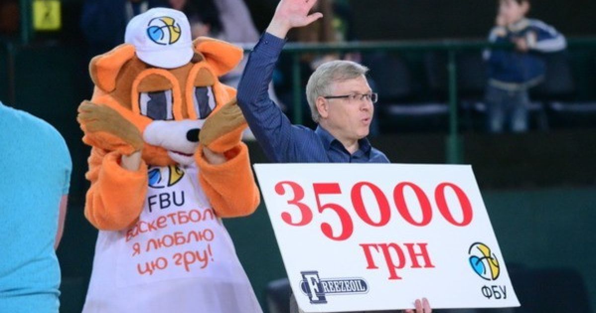 Одним кидком. Уболівальник виграв 35 тисяч гривень у півфіналі баскетбольної Суперліги