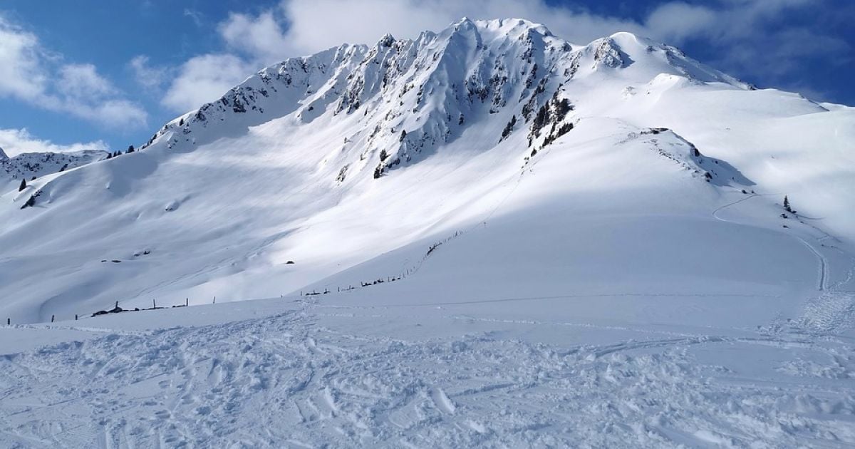 Зниклого під час походу у Карпатах чоловіка знайшли мертвим