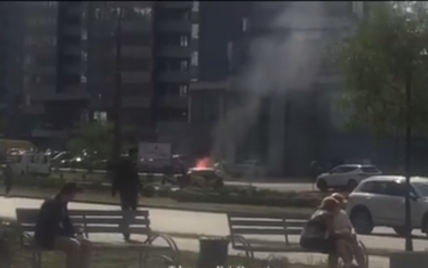 На Днепровской набережной в Киеве загорелось авто