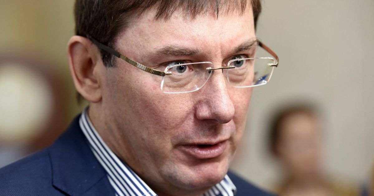 Луценко возложил ответственность за решение политического кризиса на Яценюка