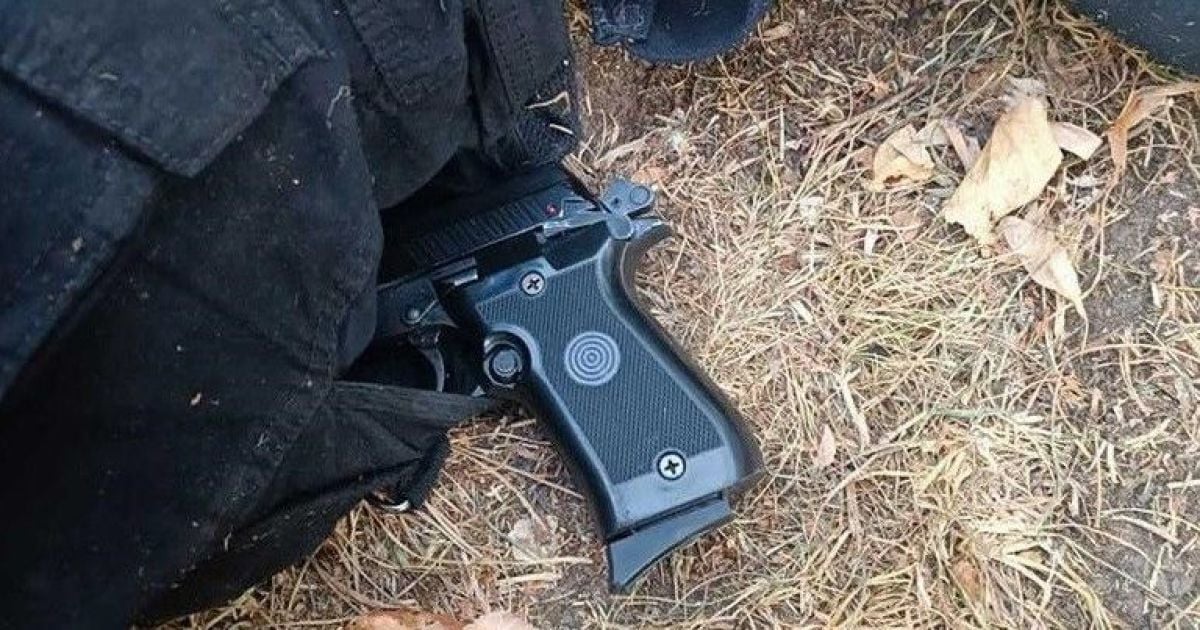 Попросила не курить в комнате: в Киева мужчина угрожал пистолетом администратору хостела