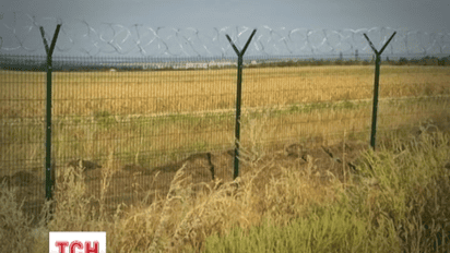 Россия отгородилась от боевиков ЛНР колючей проволокой