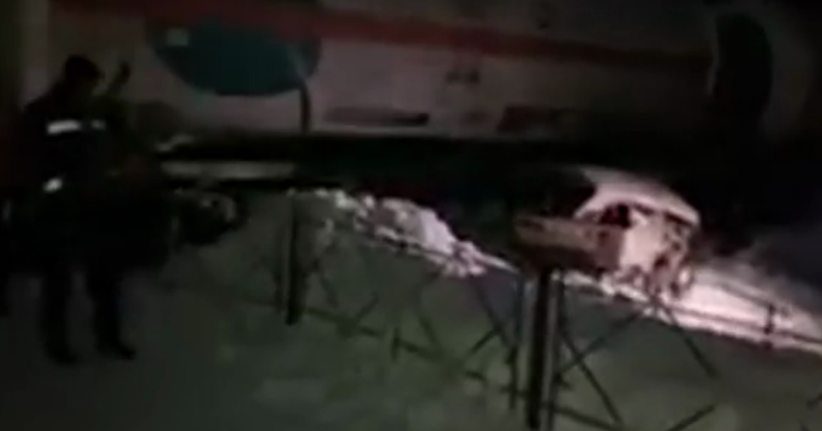 В Киеве поезд снес ВАЗ и протянул человека километр, мужчина погиб: видео