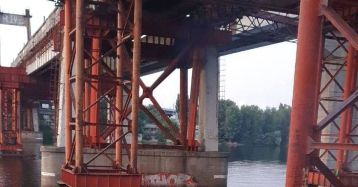В Киеве парень запхал камни в рюкзак и прыгнул с ним в реку: он погиб (фото)