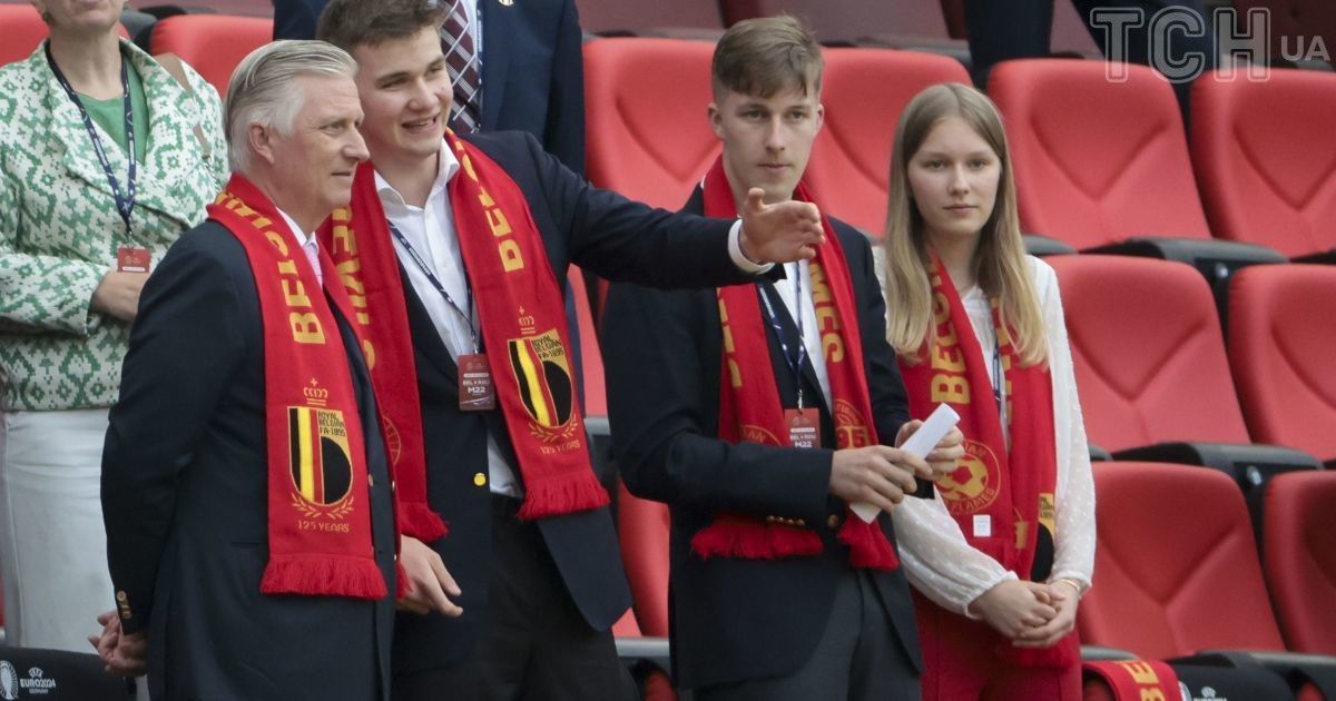 Король Філіп, принц Габріель, принц Еммануель та принцеса Елеонора