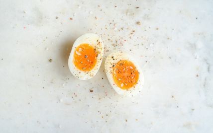 Утром или вечером: когда лучше есть вареное яйцо