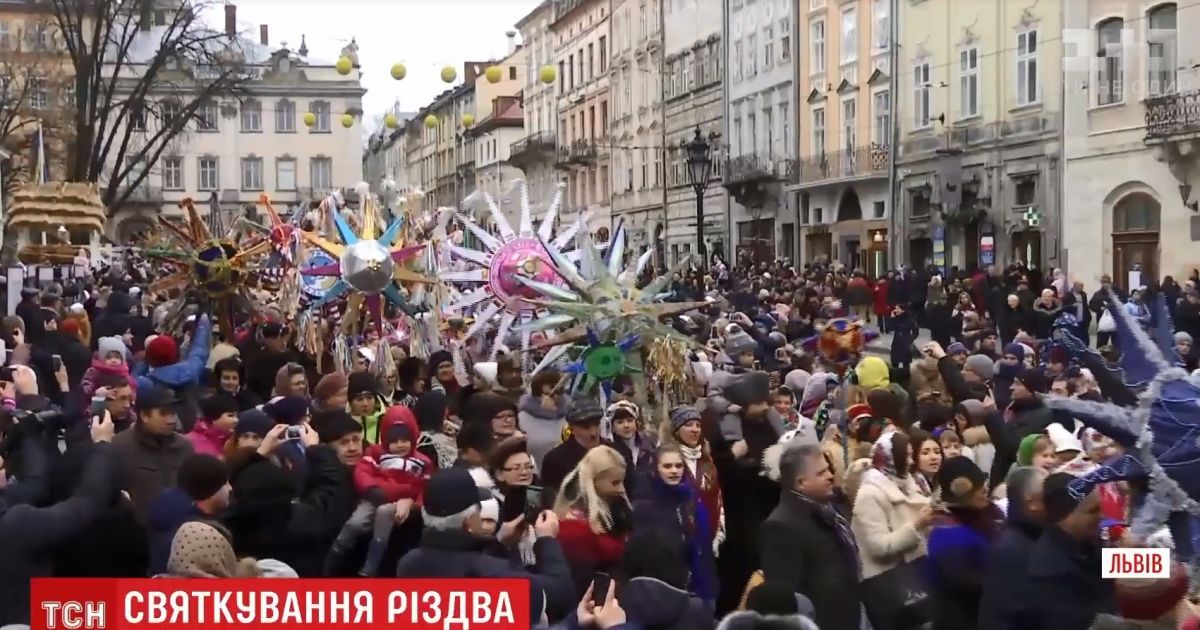 Парад звіздарів і рекордний флешмоб із колядками: українці другий день гуляють Різдво Христове