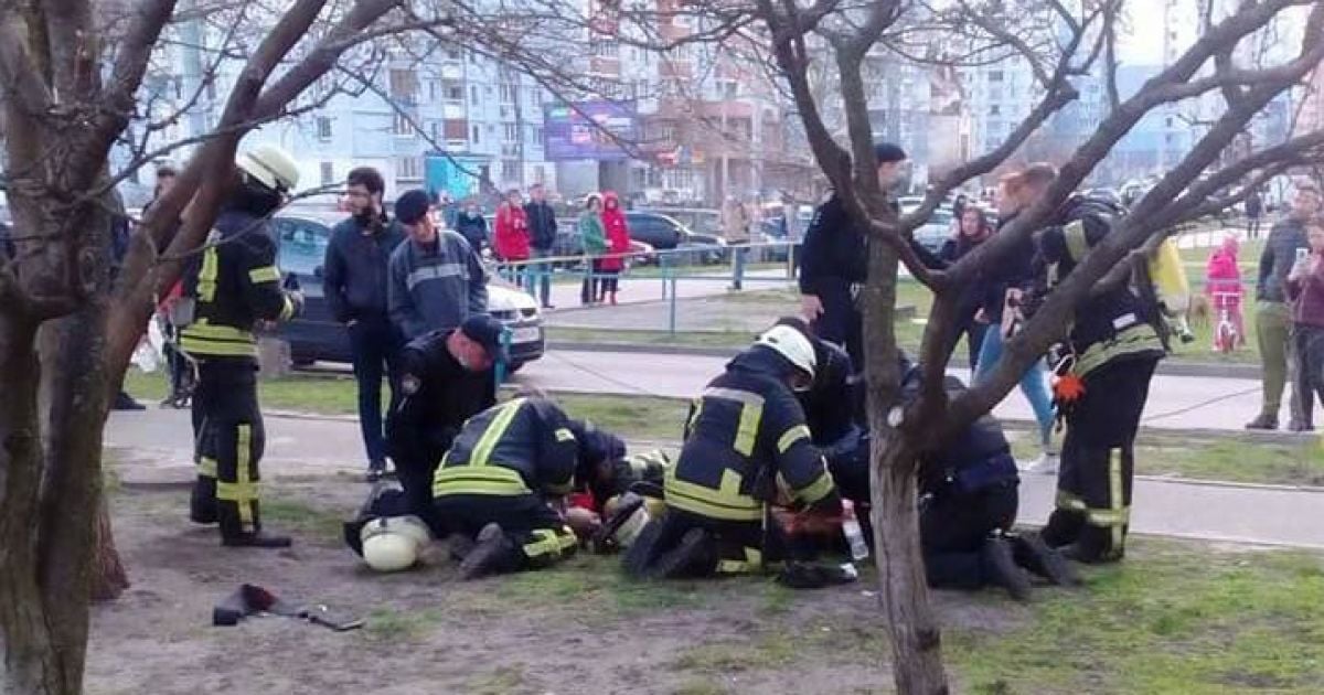 Нашли на пожаре без признаков жизни: в Киеве умер один из спасенных маленьких братьев