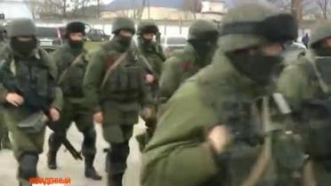Зачем Путин стягивает войска в Крым и сколько ядерных боеголовок уже на полуострове