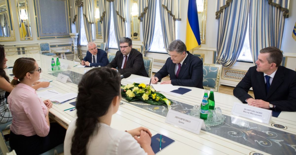 Порошенко подписал революционный закон о лекарствах