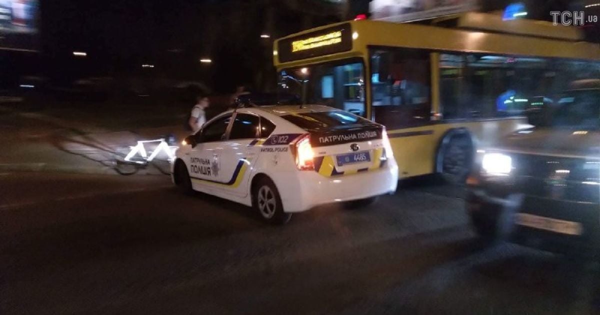 ДТП тролейбус поліцейське авто Київ_3 / © Фото Дмитра Святненка/ТСН