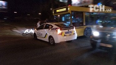 ДТП тролейбус поліцейське авто Київ_3 / © Фото Дмитрия Святненко/ТСН