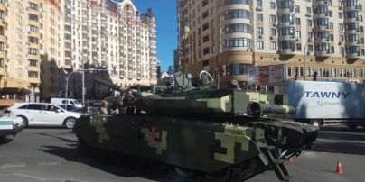 В Киеве танк не доехал на репетицию парада