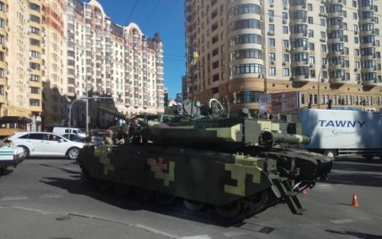 В Киеве танк не доехал на репетицию парада